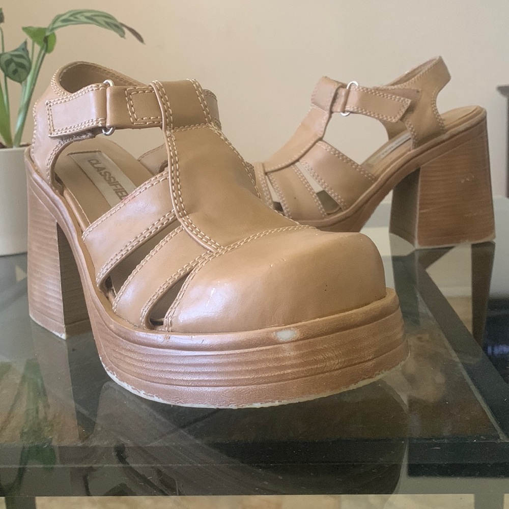 Y2K CLASSIFIED FLARED CHUNKY HEEL SANDALS